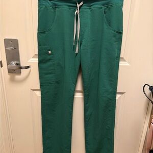 Women’s Figs Scrub pant Medium M